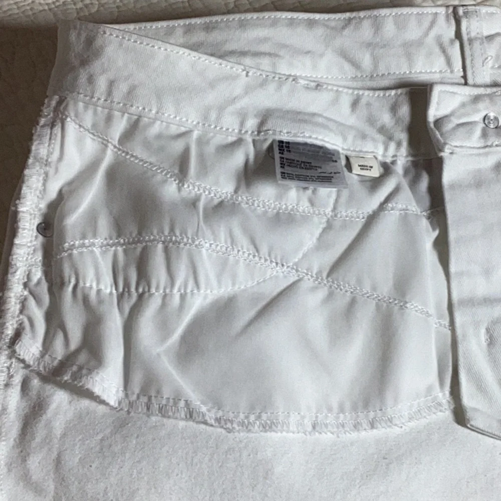 NWOT Style & Co 16 Bermuda Shorts White Cotton Denim Curvy Tummy Control - Picture 3 of 5